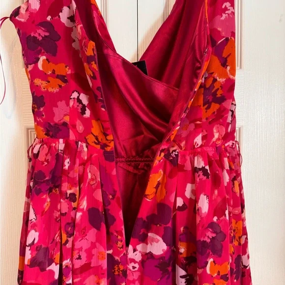 Express Floral Chiffon Fit Flare Pink Red Sleeveless Dress VNeck  Zipper Size 4 - Picture 11 of 11